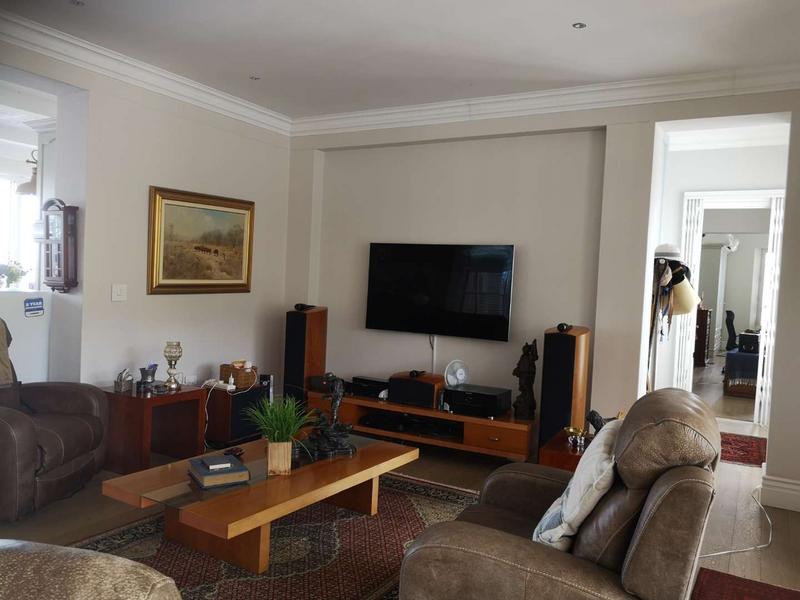 5 Bedroom Property for Sale in Sir Lowrys Pass Village Western Cape